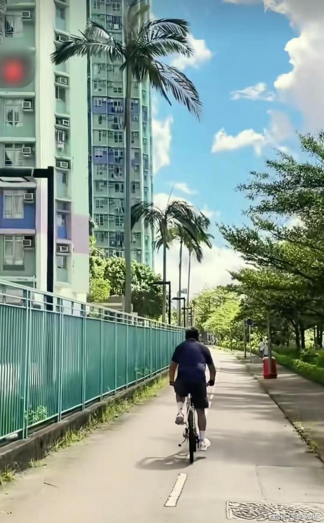 岁女儿近180 和爸爸很像家中温馨时尚M