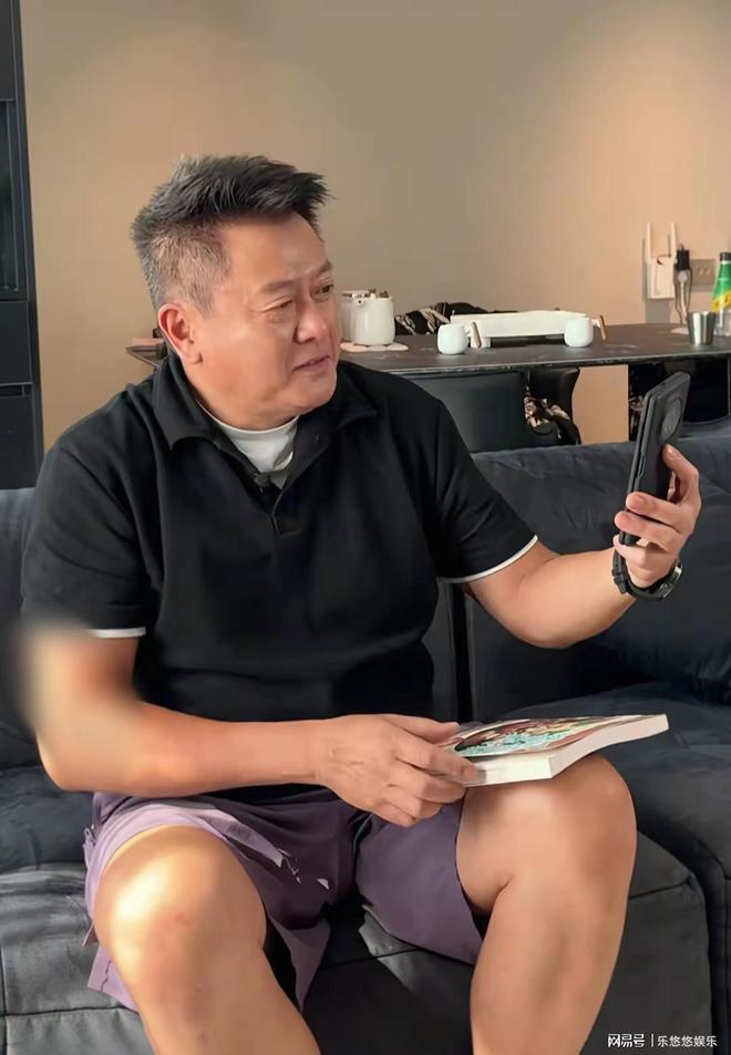 岁女儿近180 和爸爸很像家中温馨时尚MG不朽情缘58岁魏骏杰接女儿放学15(图3)