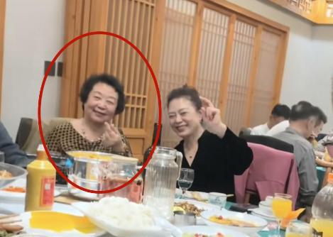：袁世凯87岁孙子太冻龄曹锟孙女罕见亮相mg不朽情缘游戏网站军阀后人聚会照片曝光(图9)